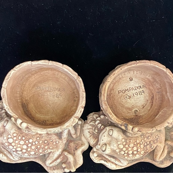 Set of 2, EUC/GUC Vintage 1984, Pompadour Frog & Tree Stump Small Planters - Picture 5 of 15